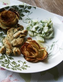 Marynowane w oleju rzepakowym warkocze z indyka z ziemniaczanymi różami