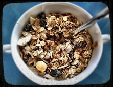 Podam wam przepis na pyszne musli które ja osobiście uwielbiam :) 

Składniki:
1 banan 
2 jogurt naturalny
3 musli 

Banana rozgnieść widelcem ba papkę.Dodać 3\4 lub więcej łyże...