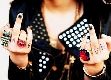 zepsuty świat, który przyni...