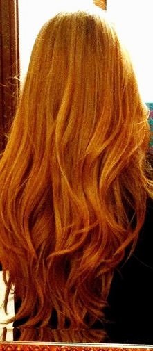 Jak uzyskać taki skręt na końcówkach bez używania lokówki, prostownicy. Jakieś wałki, fryzury? Jakie? Dziękuje za wszystkie propozycje.
(zaznaczam że mam grube długie sztywne wł...