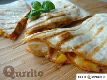 2 duże tortille lub 4 mniejsze (użyłam dwóch o średnicy 30 cm)

200 g sera cheddar

ok 400 g piersi z kurczaka

1 czerwona cebula

1/3 puszki kukurydzy

sos barbecue

sól, piepr...