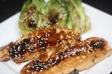 Łosoś Teriyaki to jeden z ciekawszych sposobów na przygotowanie tej wspaniałej ryby, słodko - słona nuta nadaje azjatyckiego charakteru, smakowało - Zostaw nam swój feedback :)