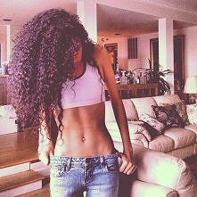 Ładne ciało i ładne włosy *.* ideał !