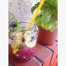 Woda smakowa naturalna