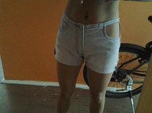 moje zainspirowane zszywką, nie mam pomysłu jeszcze na dół nogawek i nie wiem czy drugą kieszeń też wyciąć :/