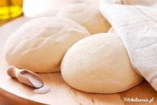 Oryginalne włoskie ciasto na pizzę i sos