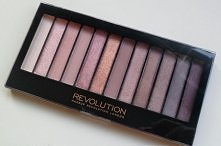 Makeup Revolution Iconic 3.
Przetestowałam i będzie to moja ulubiona paleta na dłużej :)