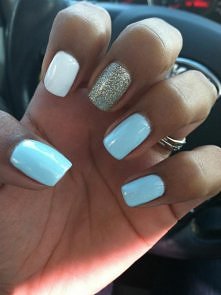 White and gold glitter nails