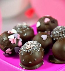 Marcepanowe trufle z żurawiną