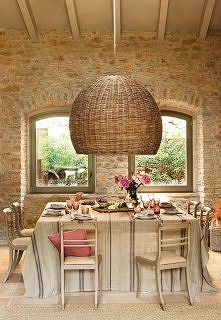 Hiszpania.
Klasyczny wystrój wnętrz w domu położonym w Alt Empordà w Katalonii.