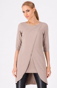 Makadamia M117 tunika cappucino Kobieca tunika damska z rękawem 3/4, przód zdobią przeszycia, które wysmuklą sylwetkę.