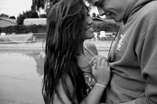 słodko :) chyba każda dziewczyna marzy o cudownej miłości :)