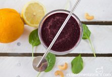 Koktajl jagodowo- szpinakowy - sycący, orzeźwiający i pyszny! 
Na zdrowe włosy! Z nasionami chia i nerkowcami