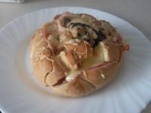 zapiekanka w bułce :)