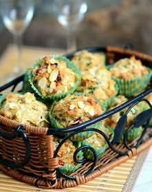 Muffinki z serem pleśniowym, suszonymi pomidorami i szpinakiem