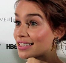 Emilia Clarke i jej brwi :)...