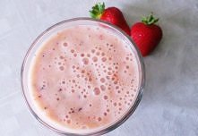 drugie śniadanie: koktajl truskawkowo bananowy z jogurtem naturalnym :)