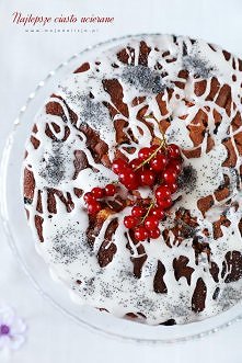 Przepisów na ciasta ucierane jest mnóstwo. Ja odkryłam przepis na najlepsze ciasto ucierane z dodatkiem maślanki, dzięki której ciasto wychodzi wyjątkowo puszyste i wilgotne, na...