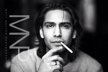 Luke Pasqualino - trochę się zmienił od czasu "Skinsów"