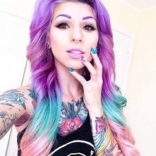 prześliczna. i te włosy. aw.