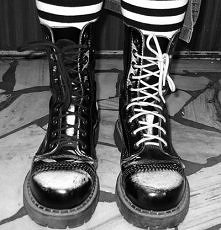 Dziewczyny mam pytanie. Chciałabym sobie kupić glany, ale nie wiem czy są wygodne czy nie. Doradźcie :)