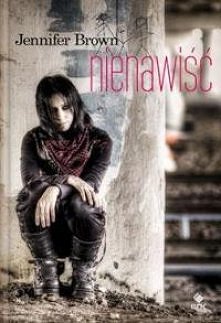 "Nienawiść"
 Jennifer Brown

Wyobraź sobie, że życzysz komuś śmierci i twoje pragnienie się spełnia. W dodatku zabójcą jest człowiek, którego kochasz.

Nick, chłopak V...