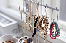 wieszaczek ;) przydatny, trzeba przyznać :)