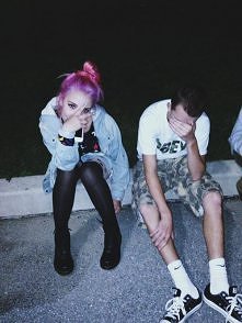 Ludzie grunge demoralizują się tylko w nocy :)