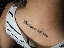 'Per aspera ad astra' - 'Poprzez ciernie do gwiazd'Jak podoba wam się taka myśl na tatuaż?Mi bardzo,moze nie w tym miejscu ale bardzo motywująca mysl ,według...