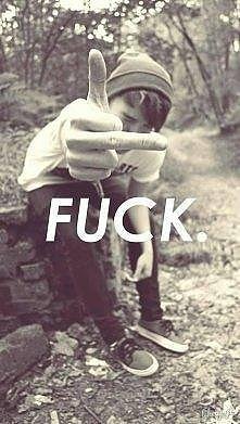 Najpierw jest pięknie, nosisz mnie na rękach, świetnie nam się gada, trzymasz mnie za rękę, ale tylko wtedy gdy jej nie ma :( nazywasz ją przyjaciółką a ona rozpierdala relację ...