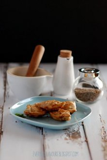 SAMOSY Z MIęTOWYM SOSEM