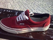 TRAMPKI VANS ROZMIAR 39
STAN IDEALNY
 
 
Zakupione niedawno, założone zaledwie kilka razy, ponieważ okazały się za duże.
Nie posiadają żadnych wad czy zniszczeń, są zadbane i cz...