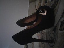 Mam do sprzedania takie buciki :) rozmiar to 37, stan praktycznie idealny - założyłam je tylko raz ale okazały się za duże niestety