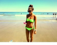 a może neonowe bikini ? :) prezentuje się mega na opalonej skórze :)