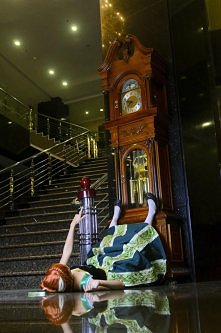 "I tak mi jakoś ciężko, samej wśród tych ścian, tykanie zegara znieść"