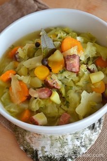 Parzybroda


"Pod nazwą "parzybroda" kryje się pyszna, sycąca, gęsta zupa w skład której wchodzi kapusta, ziemniaki, marchew, cebula i boczek. W wersji wegetariań...