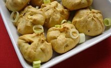 Kruche koperty z pieczarkami

Składniki
30 dag mąki
20 dag margaryny
25 dag kiszonej kapusty
30 dag pieczarek
marchewka
mały por
2 żółtek
2 łyżki śmietany
sól,słodka papryka
3 ł...