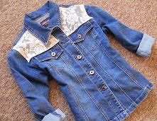 Kolejna moja przeróbka zwykłej "jeansówki" :)
Tym razem jej nie wybielałam, jedyne co w niej zmieniłam to doszyłam koronkowe wstawki :)