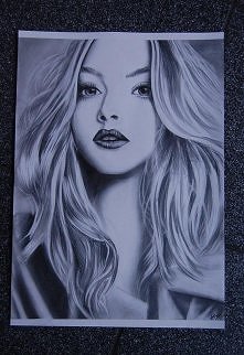 chciałam najpierw podzielic sie z wami tym co najbardziej lubie robić rysowanie malowanie i inne takie to moje klimaty :D