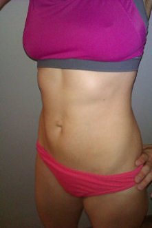 8 miesiecy po porodzie:) 4 miesiące ćwiczeń:)jeszcze duzo przede mna ale juz jestem zadowolona:)