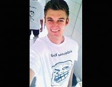 Czy ten przystojniak obchodzi dzisiaj urodziny? :D
Duuuużo zdrowia, wygranych meczy i żeby poczucie humoru Cie nie opuszczało, bo to kochamy najbardziej! NAJLEPSZEGO :D