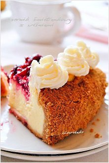 Sernik z wiśniami i bitą śm...