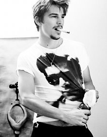 Josh Hartnett.