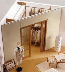 garderoba w rogu pokoju