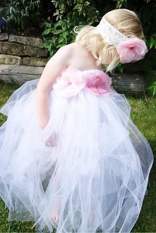 DIY Sukienka dla druhienki. Tutorial na beinspiredbride.com