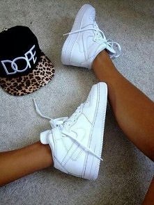 piękne buty i .... nogi *_*