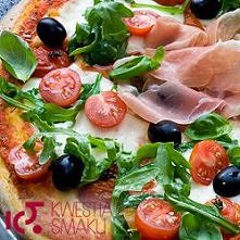 Pizza z pomidorem,mozarellą...