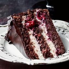 Tort kawowo-chałwowy z wiśniami