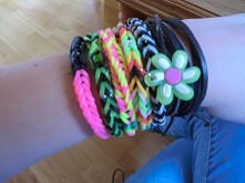 kto robi ? to tylko kilka z moich ... a tak w ogóle dlaczego nie można kupić orginalnego krosna w Polsce ? za kilka dni spróbuje zrobić trudniejsze na krośnie ... przyjemnie zap...