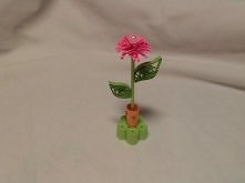 Quillingowy kwiatuszek wielkości wykałaczki. Do wykonania na zamówienie.